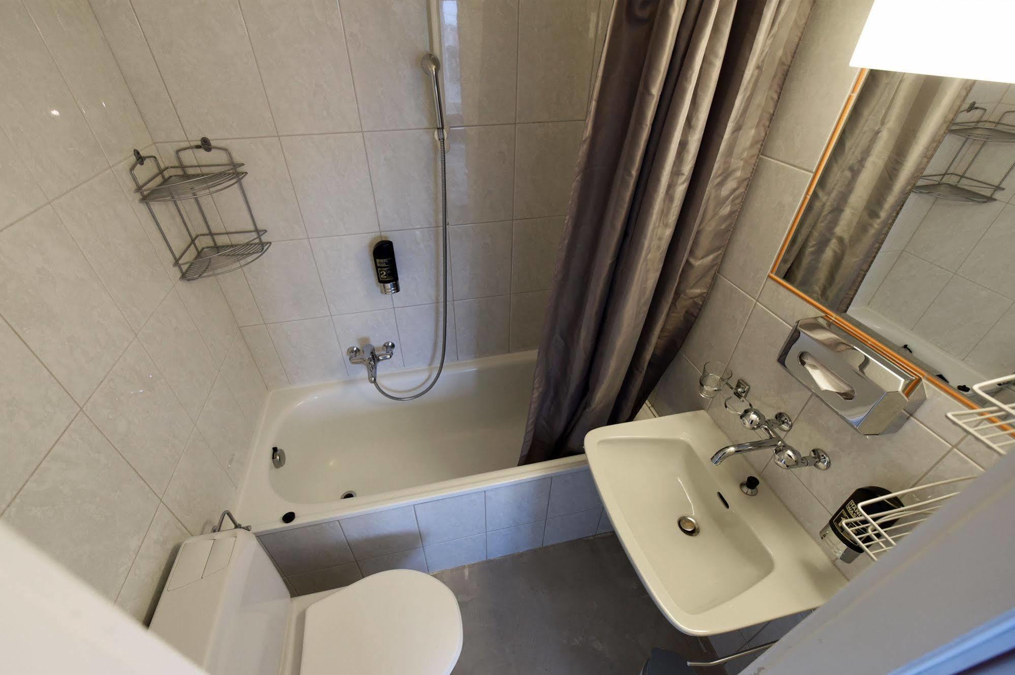 Swiss Star California - Self Check-In Apartment Цюрих Екстериор снимка